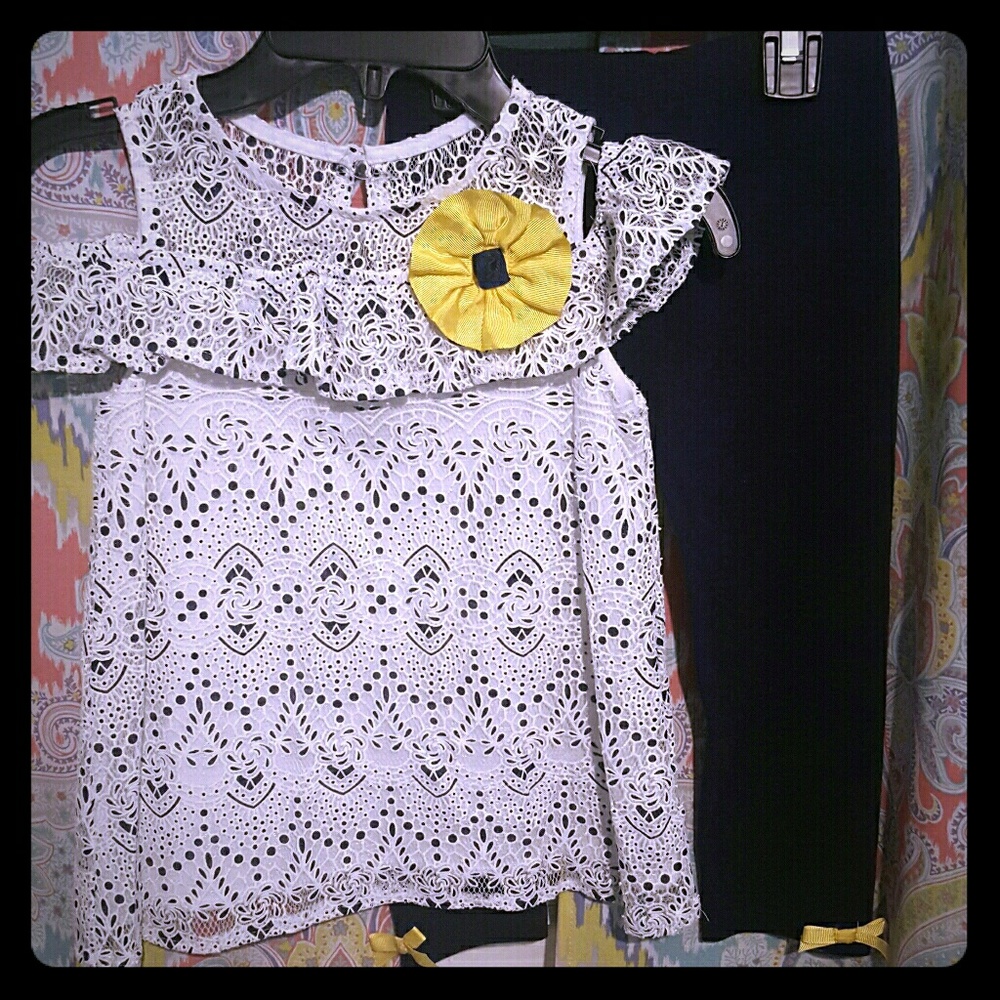 Girls size 6 Capri Set!!